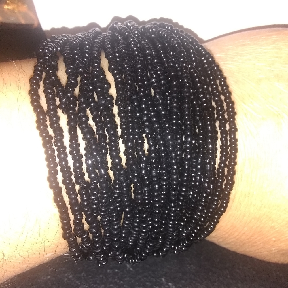 GORGEOUS!/ BLACK SEED BEADS NECKLACE SET💕 - Picture 7 of 11